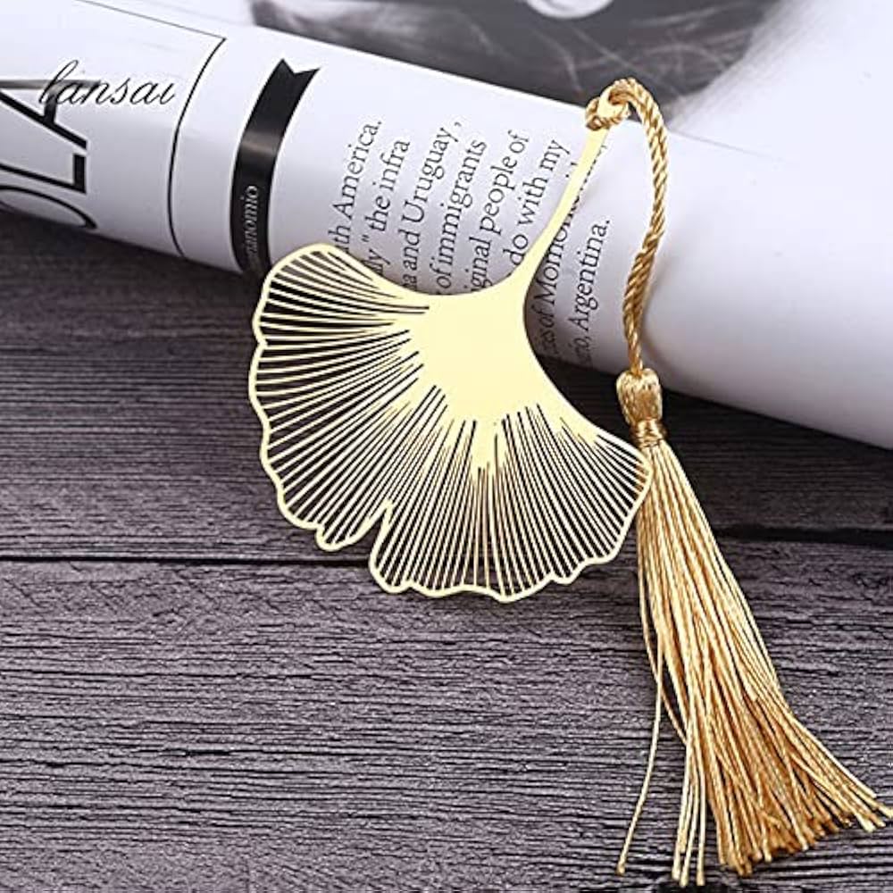 イチョウページ イチョウの木 イチョウの葉 11月 秋の写真素材 - PIXTA